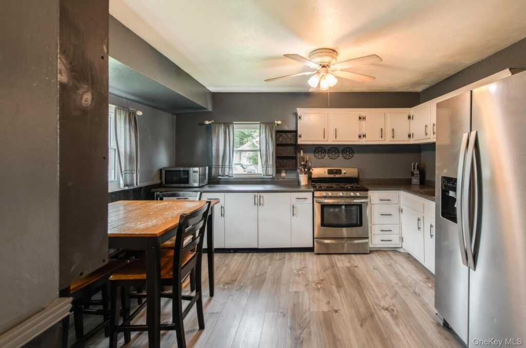 4 Edgewood Drive, Saugerties, NY 12477 - Photo 7 of 39