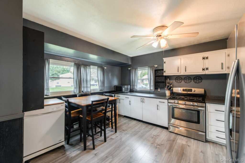 4 Edgewood Drive, Saugerties, NY 12477 - Photo 8 of 39