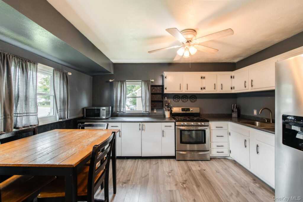 4 Edgewood Drive, Saugerties, NY 12477 - Photo 9 of 39