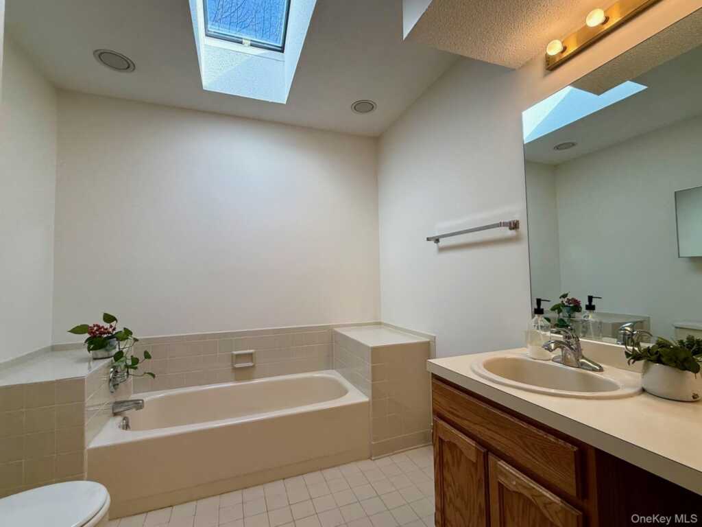 14 Pond Drive, Rhinebeck, NY 12572 - Photo 11 of 24