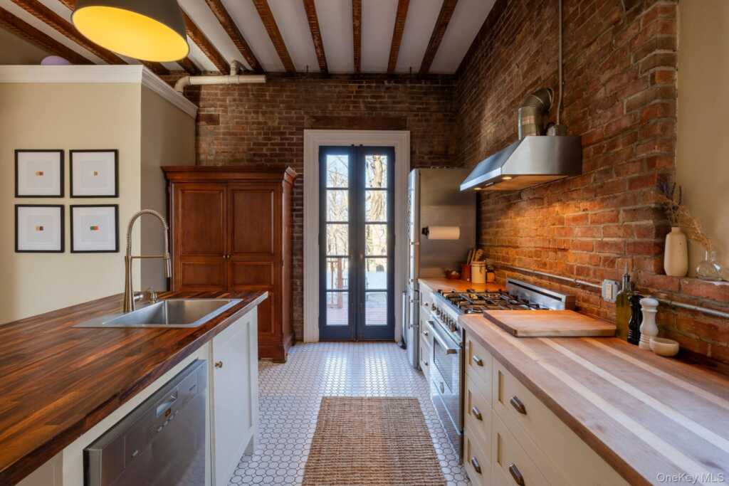 45 W Chestnut Street, Kingston, NY 12401 - Photo 18 of 36