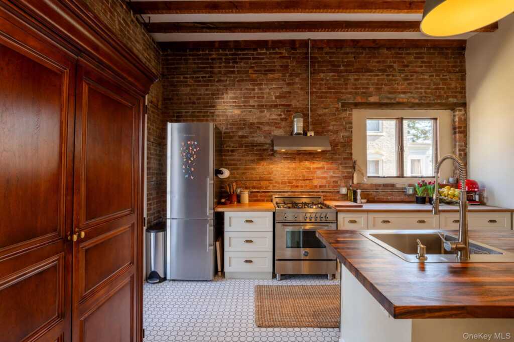 45 W Chestnut Street, Kingston, NY 12401 - Photo 19 of 36