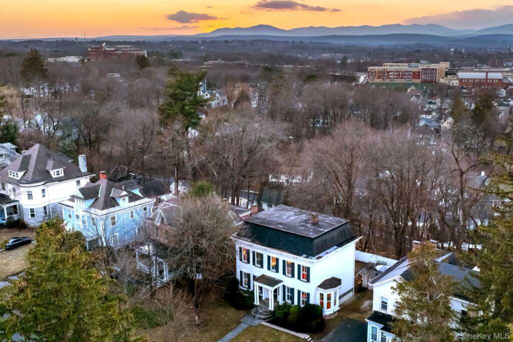 45 W Chestnut Street, Kingston, NY 12401 - Photo 2 of 36