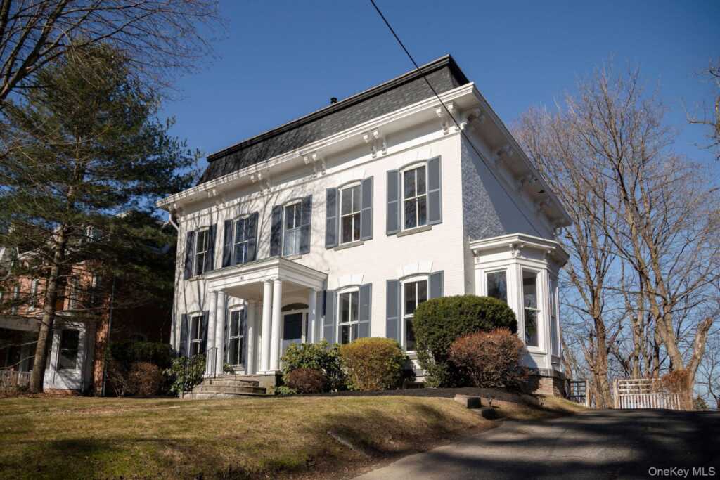 45 W Chestnut Street, Kingston, NY 12401 - Photo 3 of 36