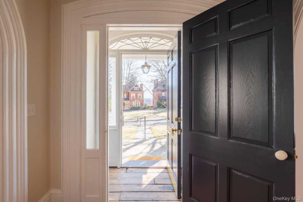 45 W Chestnut Street, Kingston, NY 12401 - Photo 5 of 36