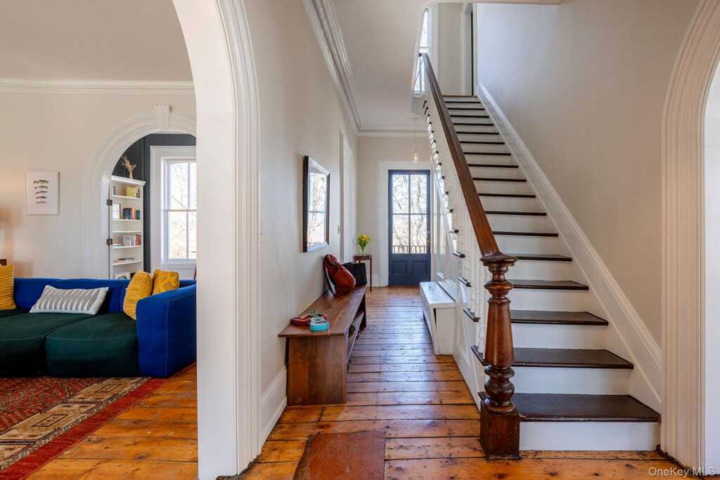 45 W Chestnut Street, Kingston, NY 12401 - Photo 6 of 36