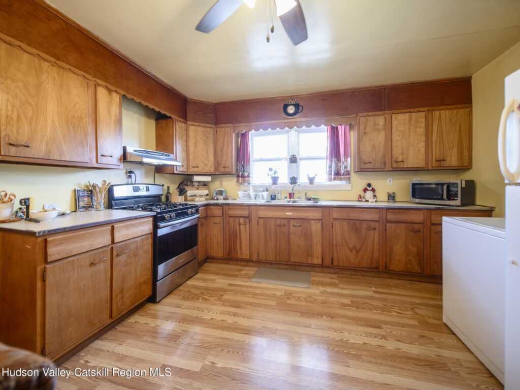 377 Chester Street, Kingston, NY 12401 - Photo 10 of 24