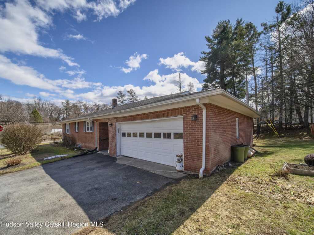 377 Chester Street, Kingston, NY 12401 - Photo 2 of 24