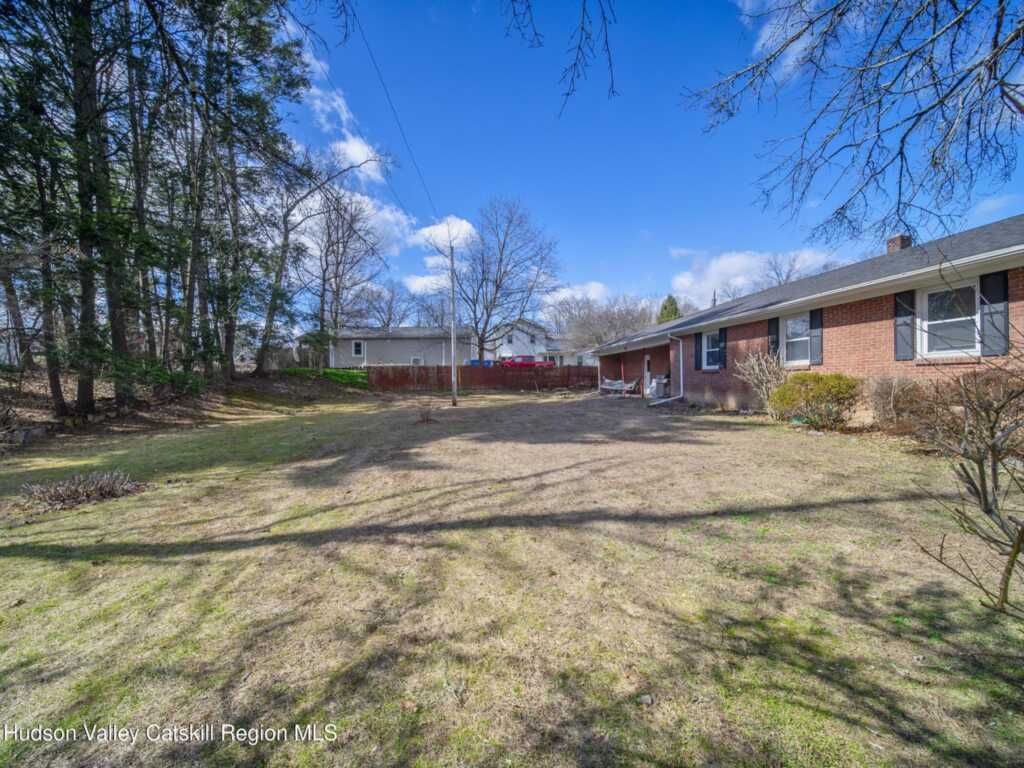 377 Chester Street, Kingston, NY 12401 - Photo 4 of 24