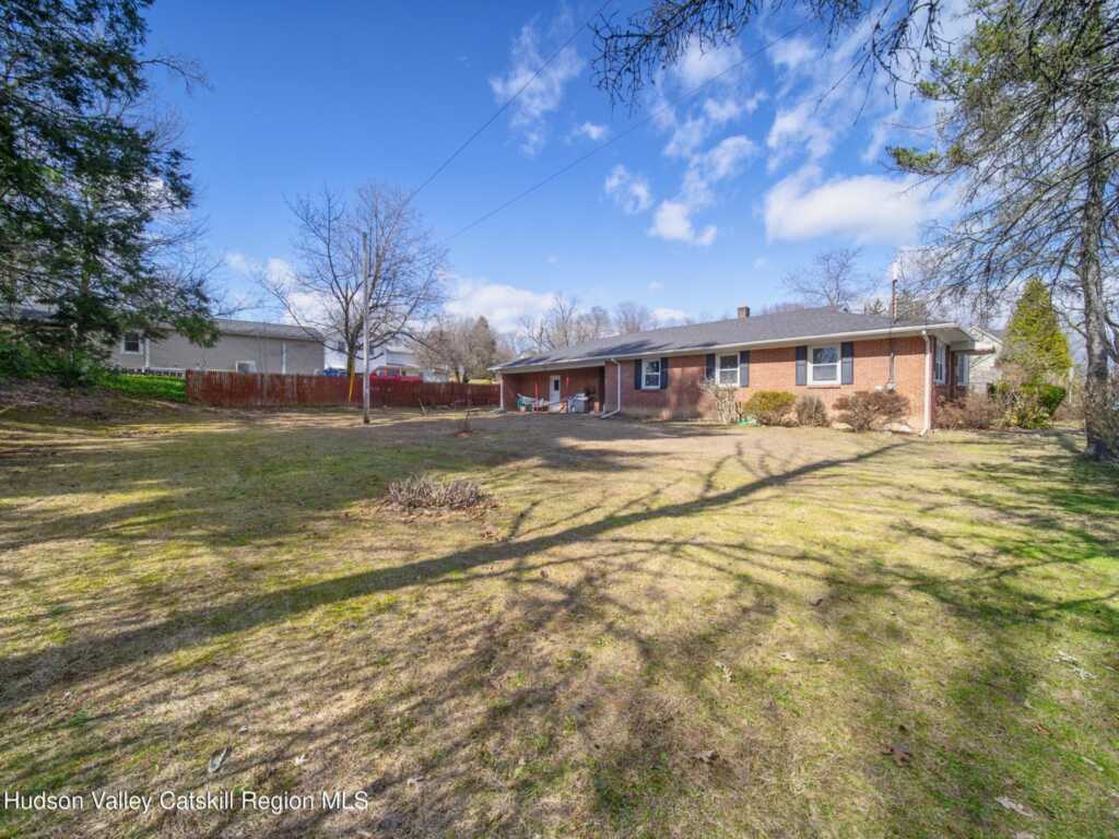 377 Chester Street, Kingston, NY 12401 - Photo 5 of 24