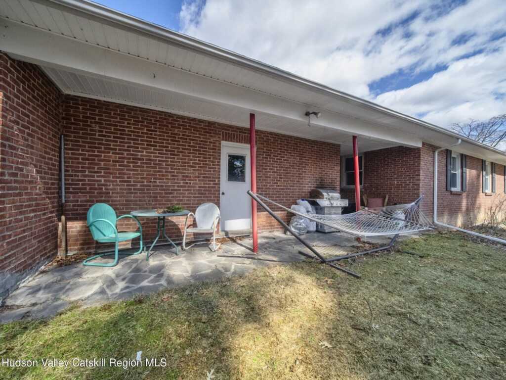 377 Chester Street, Kingston, NY 12401 - Photo 7 of 24