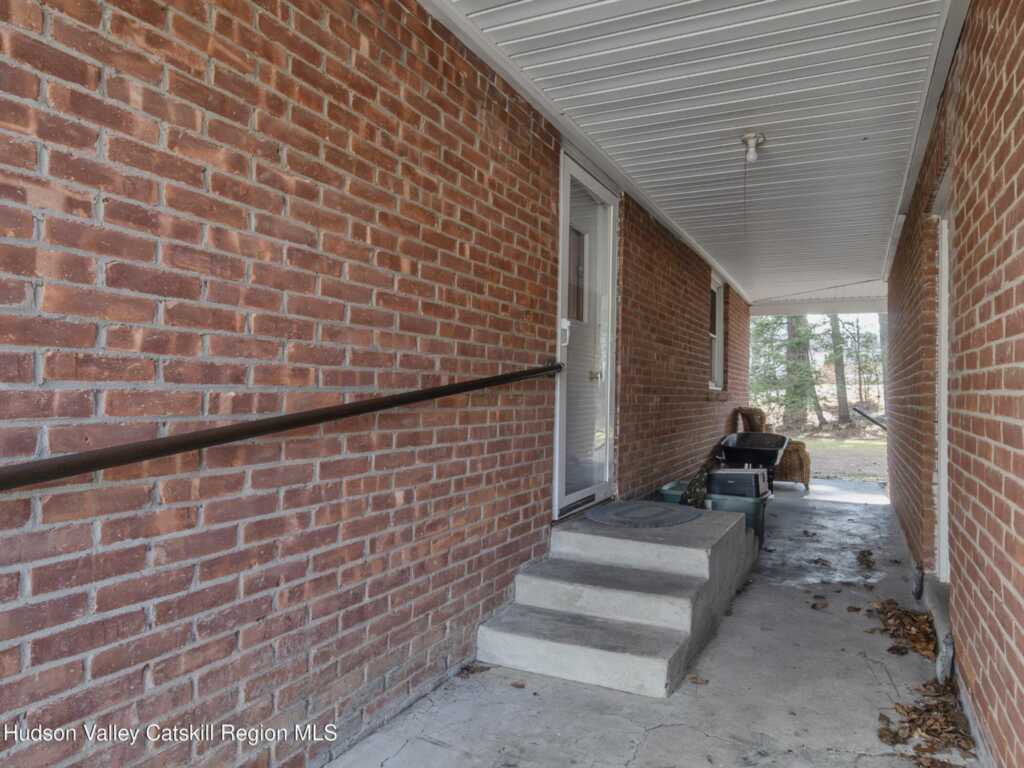 377 Chester Street, Kingston, NY 12401 - Photo 9 of 24