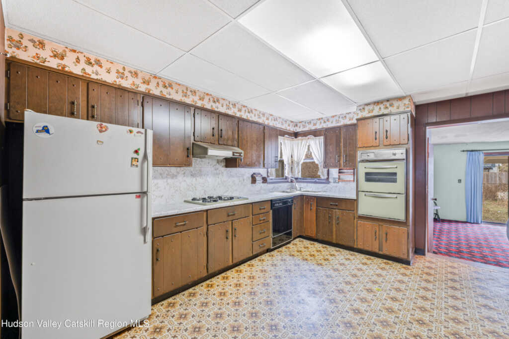 247 Chestnut Street, Kingston, NY 12401 - Photo 11 of 37