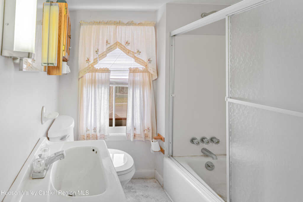 247 Chestnut Street, Kingston, NY 12401 - Photo 22 of 37