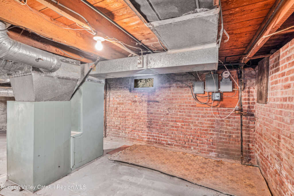 247 Chestnut Street, Kingston, NY 12401 - Photo 23 of 37