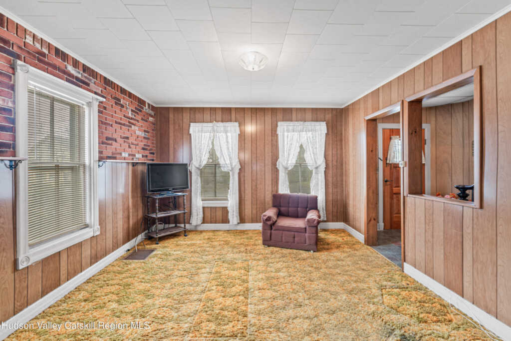 247 Chestnut Street, Kingston, NY 12401 - Photo 9 of 37