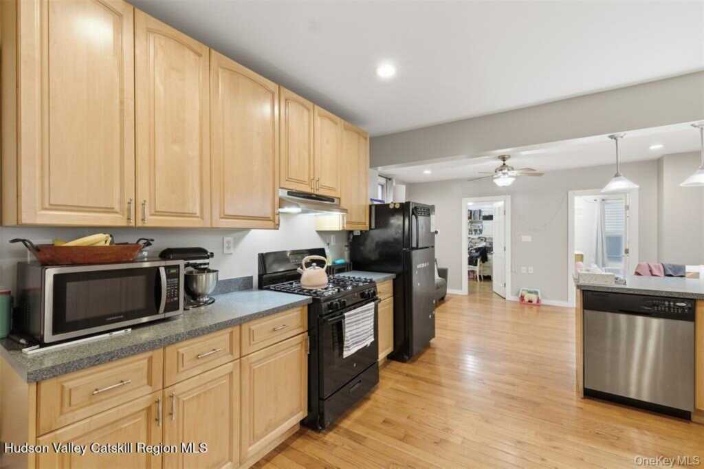 127 Chester Street, Kingston, NY 12401 - Photo 15 of 27