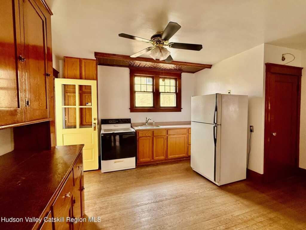 421 Albany Avenue, Kingston, NY 12401 - Photo 8 of 13