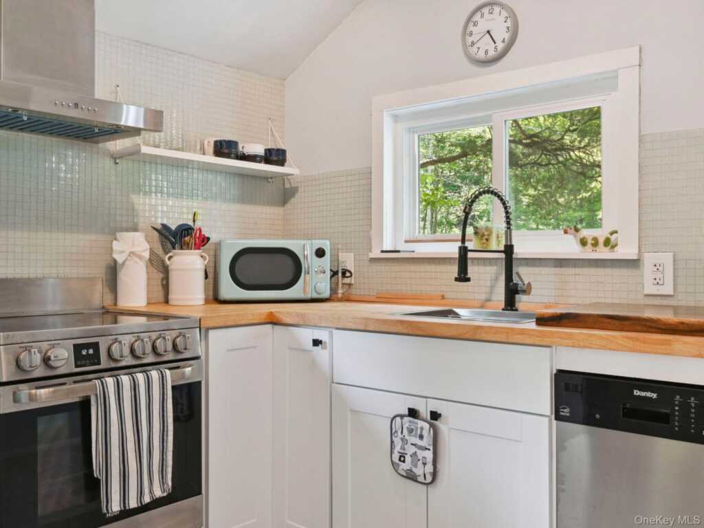 126 Hommelville Road, Saugerties, NY 12477 - Photo 10 of 32