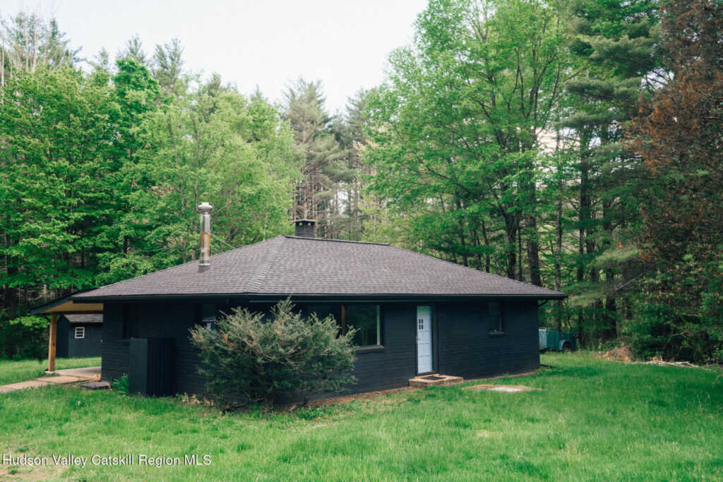 35 Race Track Road, Woodstock, NY 12409