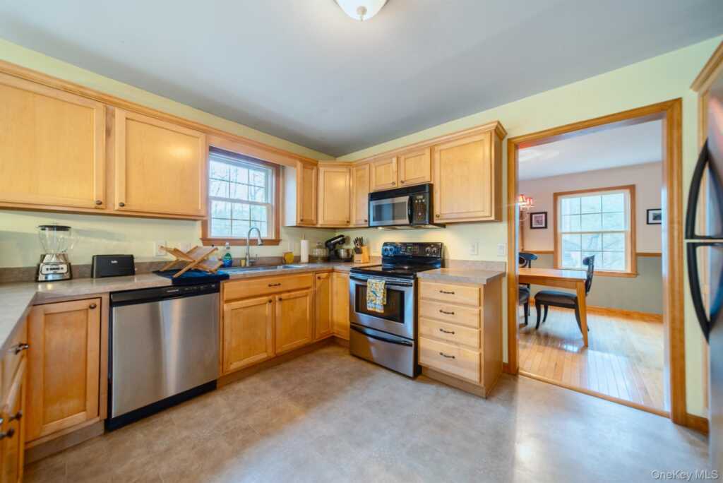 226 Blue Mountain Road, Saugerties, NY 12477 - Photo 9 of 45