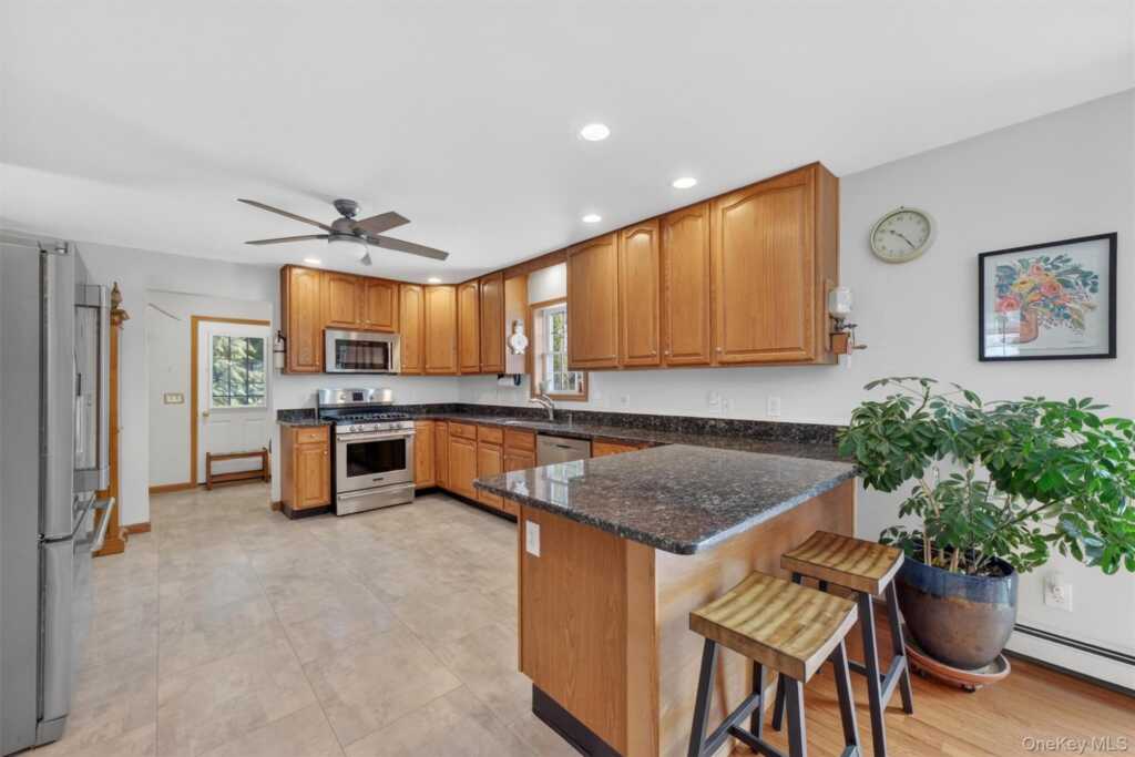 16 Carol Anns Way, Saugerties, NY 12477 - Photo 12 of 49