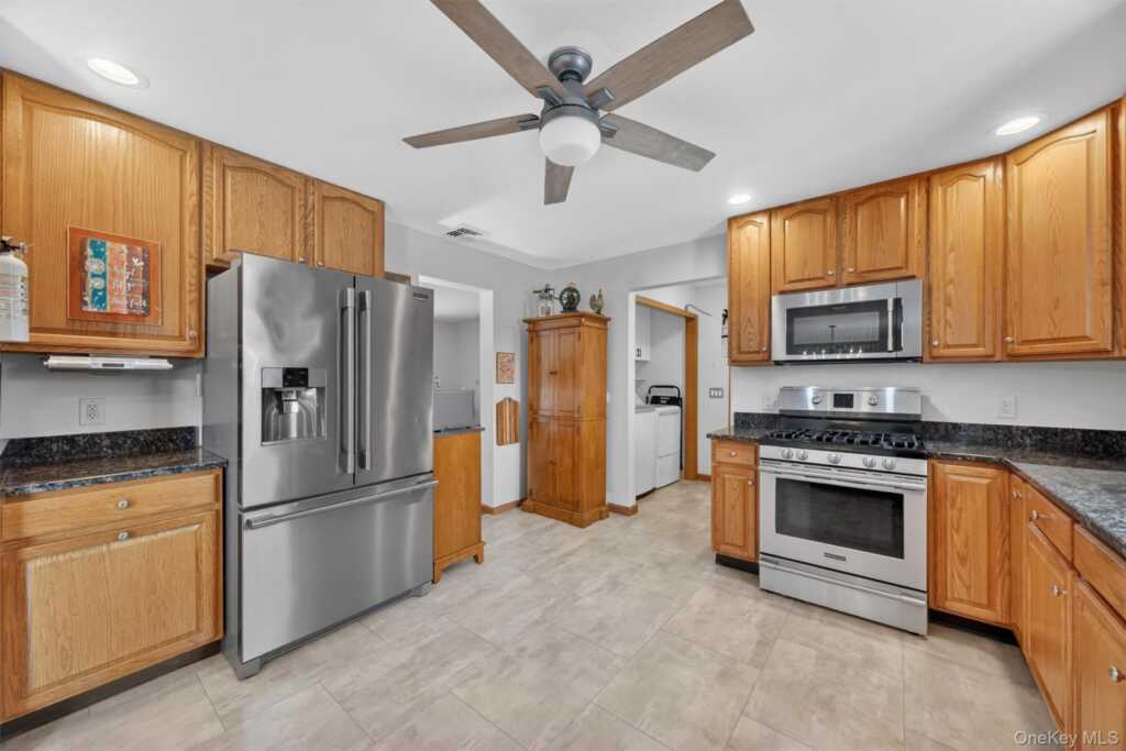 16 Carol Anns Way, Saugerties, NY 12477 - Photo 15 of 49