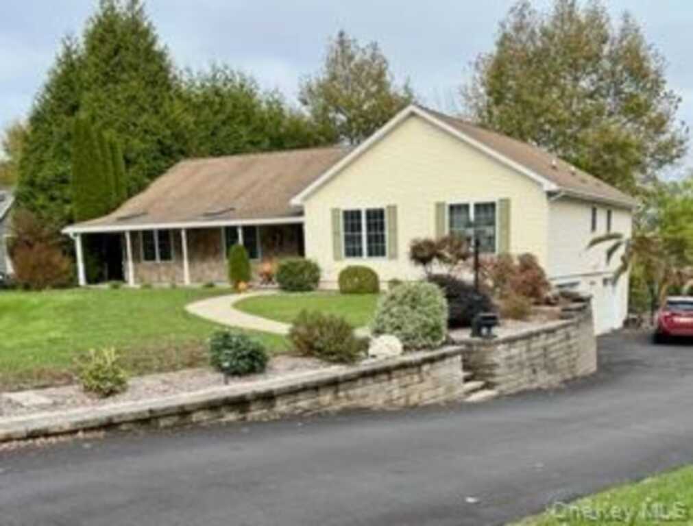 16 Carol Anns Way, Saugerties, NY 12477 - Photo 2 of 49