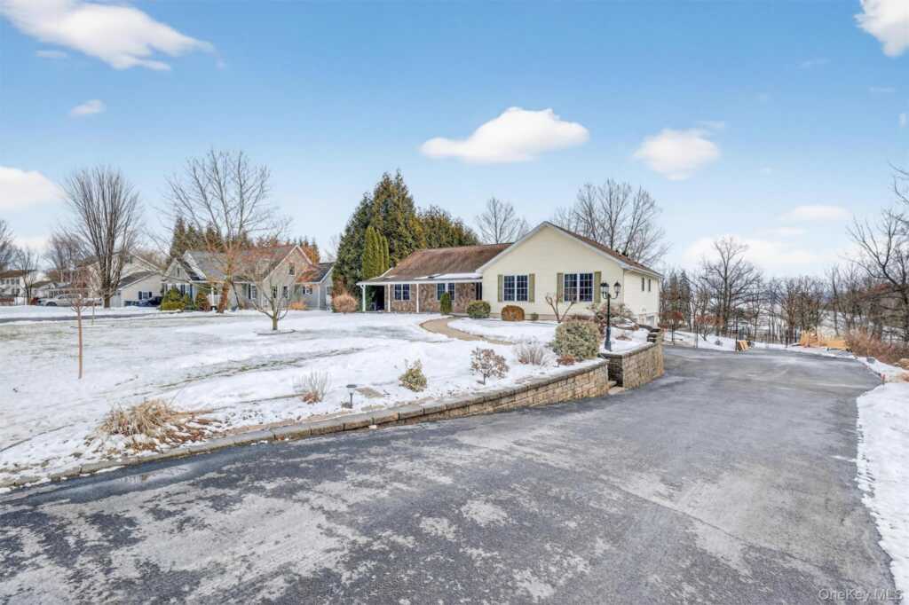 16 Carol Anns Way, Saugerties, NY 12477 - Photo 3 of 49