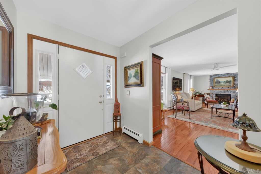 16 Carol Anns Way, Saugerties, NY 12477 - Photo 5 of 49