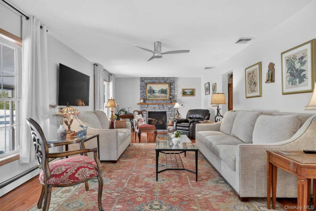 16 Carol Anns Way, Saugerties, NY 12477 - Photo 6 of 49