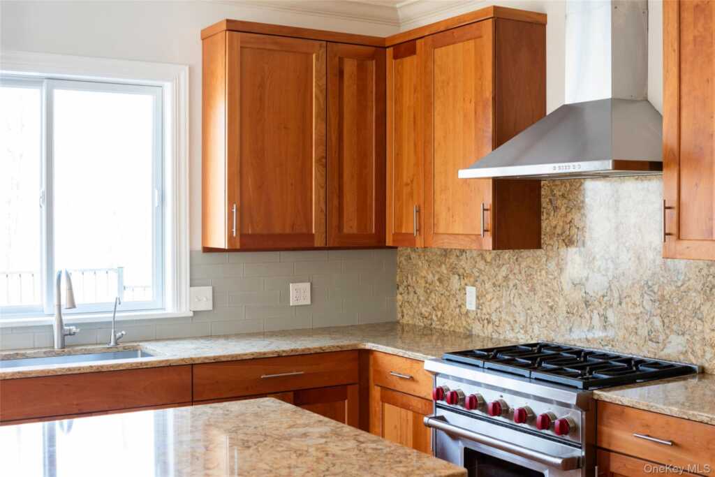 35 Peacock Road, Rhinebeck, NY 12572 - Photo 8 of 32