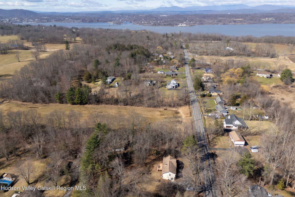 212 Rhinecliff Road, Rhinebeck, NY 12572 - Photo 3 of 18