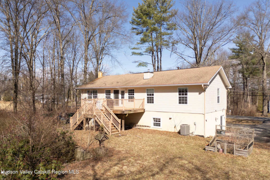 212 Rhinecliff Road, Rhinebeck, NY 12572 - Photo 4 of 18