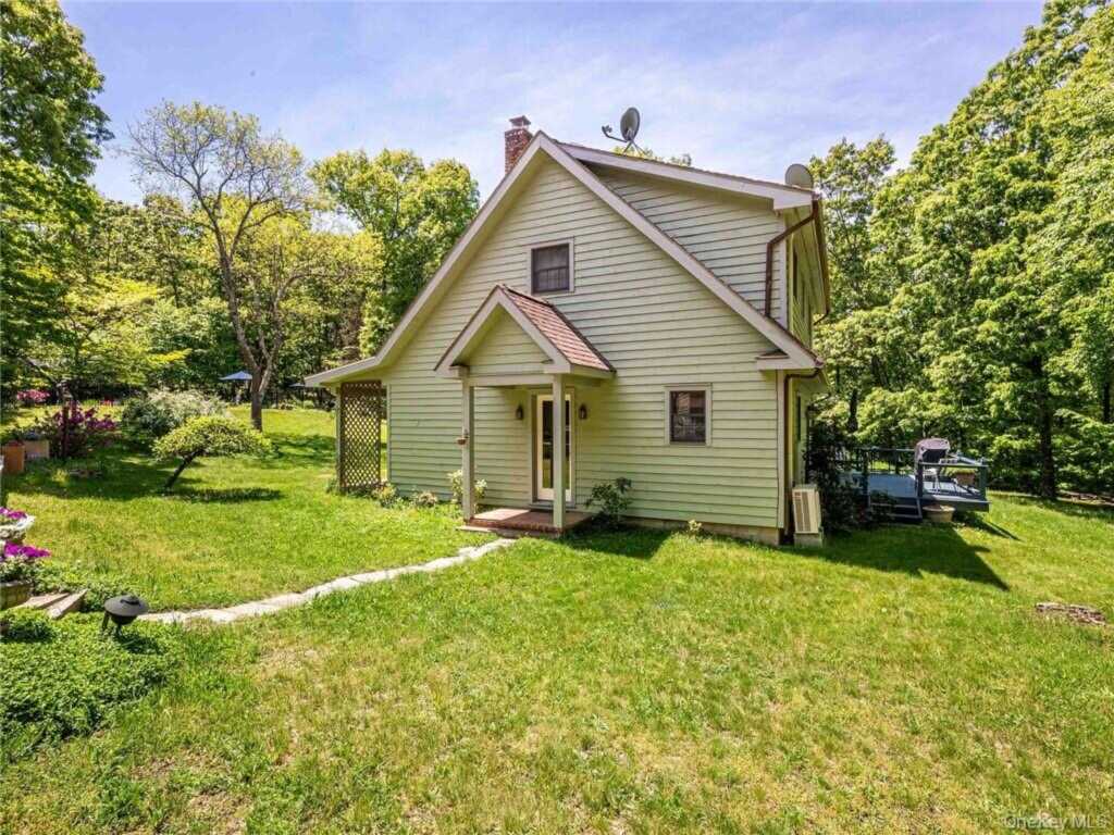 74 Hilltop Road, Rhinebeck, NY 12572 - Photo 10 of 40