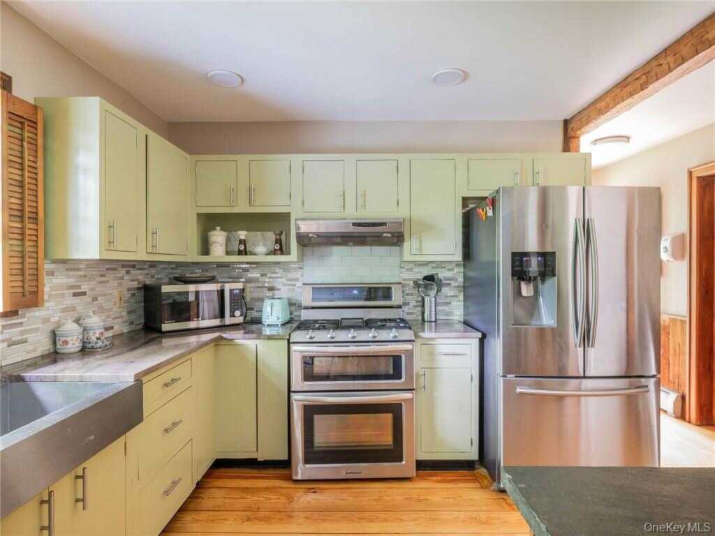 74 Hilltop Road, Rhinebeck, NY 12572 - Photo 14 of 40