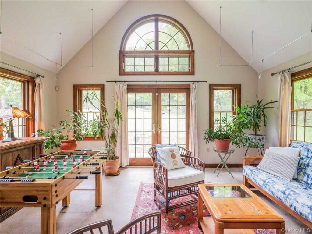 74 Hilltop Road, Rhinebeck, NY 12572 - Photo 16 of 40