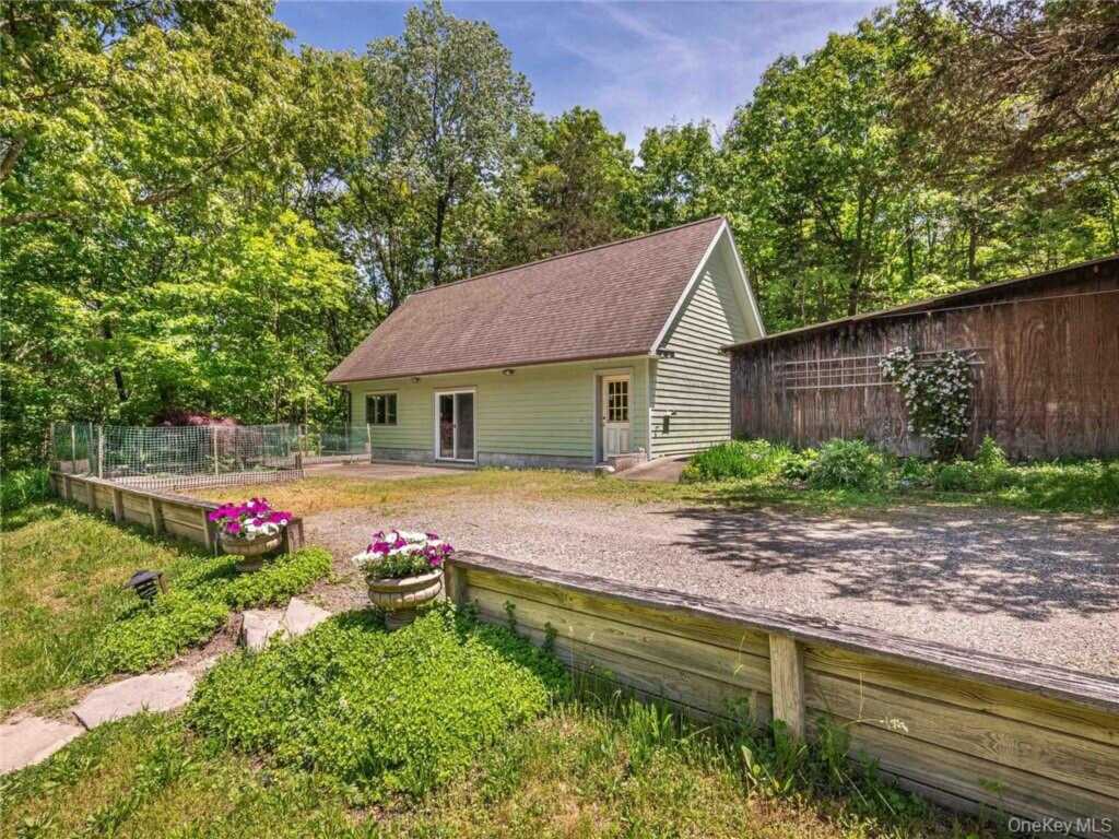 74 Hilltop Road, Rhinebeck, NY 12572 - Photo 34 of 40