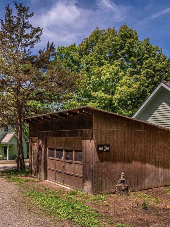 74 Hilltop Road, Rhinebeck, NY 12572 - Photo 7 of 40