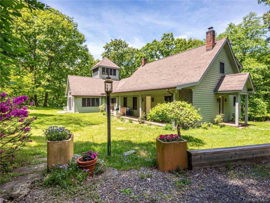 74 Hilltop Road, Rhinebeck, NY 12572 - Photo 9 of 40