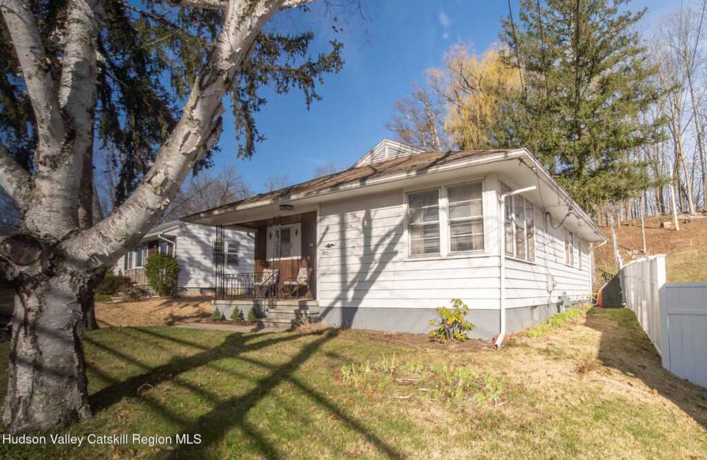 272 Chester Street, Kingston, NY 12401 - Photo 2 of 25