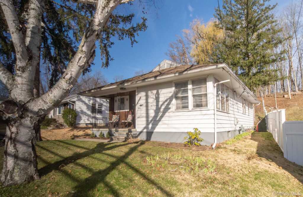 272 E Chester Street, Kingston, NY 12401 - Photo 2 of 25