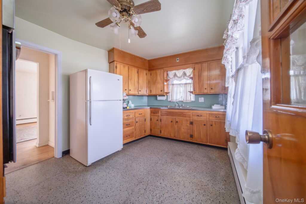 272 E Chester Street, Kingston, NY 12401 - Photo 7 of 25