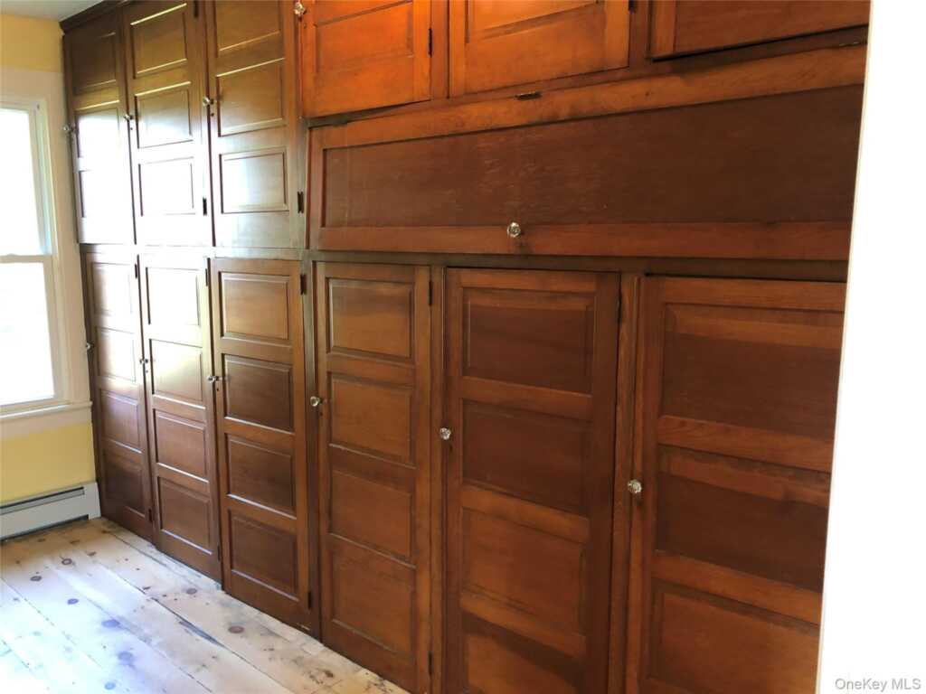 181 Huguenot Street, New Paltz, NY 12561 - Photo 3 of 40