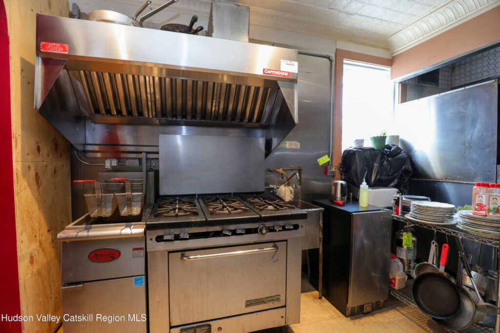 407 Main Street, Rosendale, NY 12472 - Photo 13 of 18