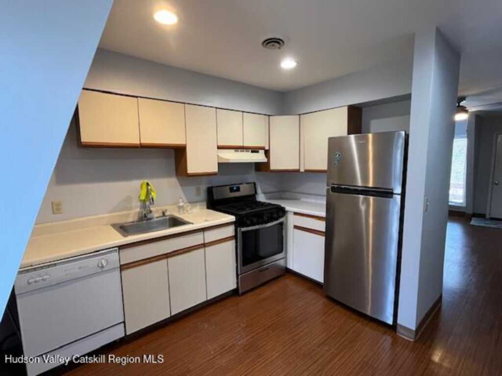 490 Glasco Turnpike, Unit #2, Saugerties, NY 12477 - Photo 6 of 8