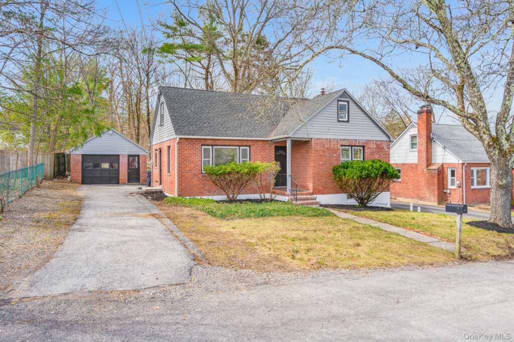 12 Mohonk Avenue, New Paltz, NY 12561