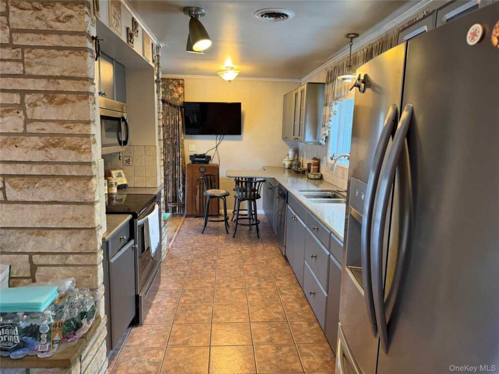 2518 Route 9G, Rhinebeck, NY 12580 - Photo 3 of 24