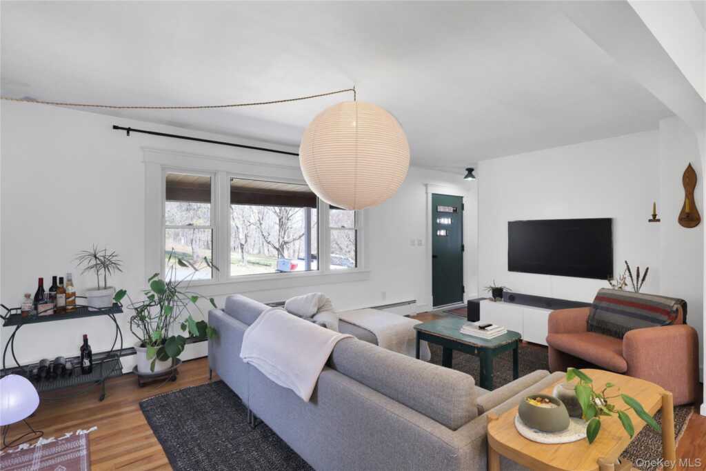 12 Anita Court, Kingston, NY 12401 - Photo 4 of 50