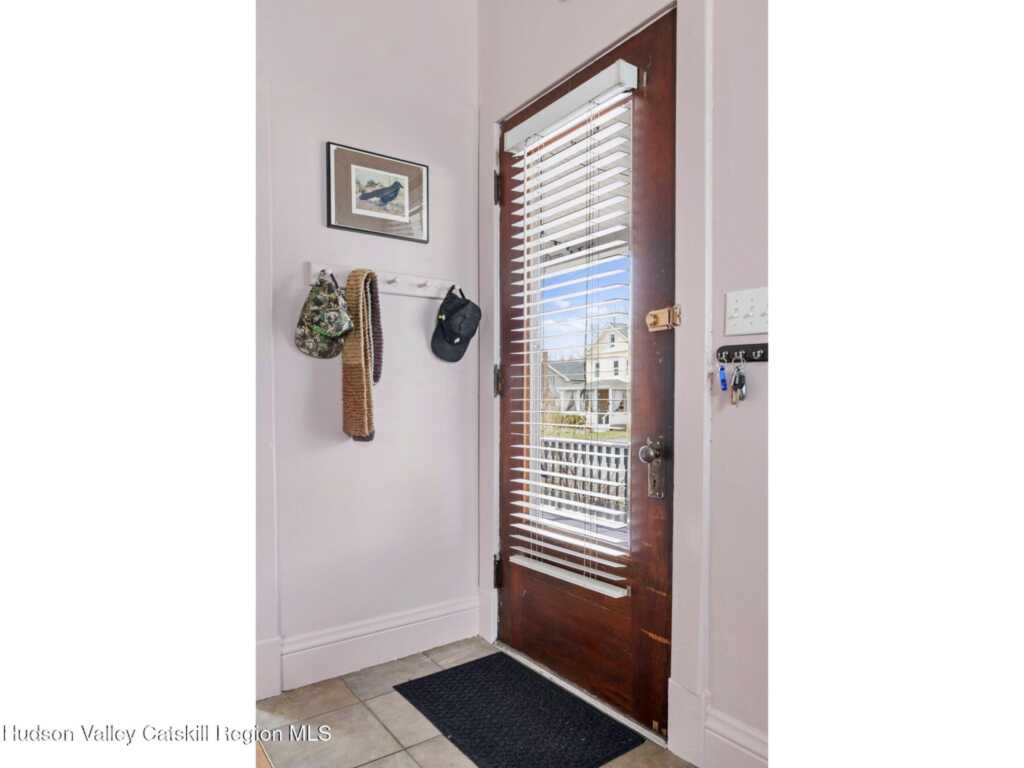 29 Elizabeth Street, Saugerties, NY 12477 - Photo 4 of 50